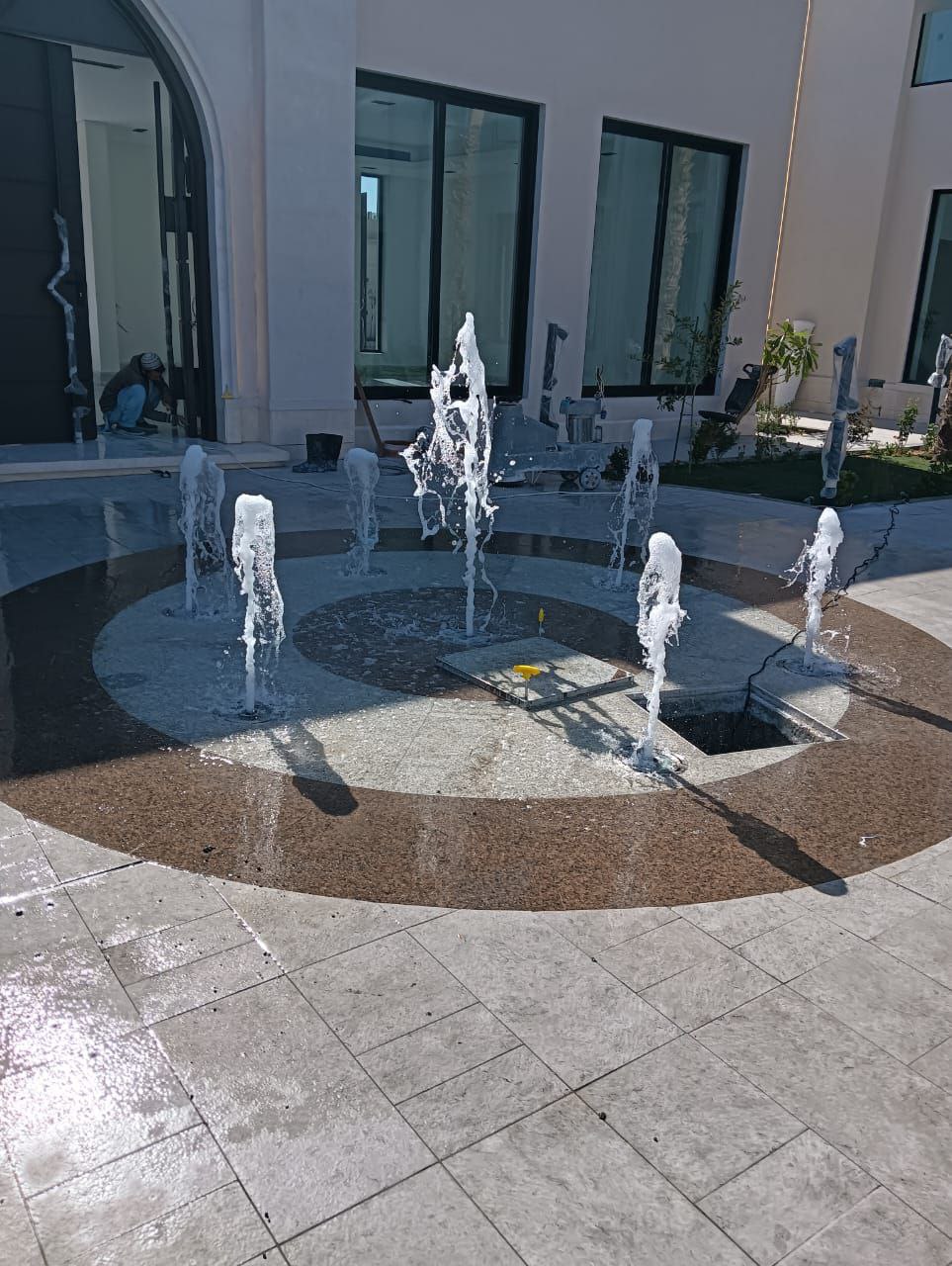 نافورة وشلال