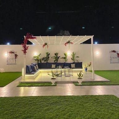 مظلات وجلسات حدائق